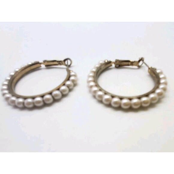 Gold Tone Hoop Earrings Faux Pearl Pierced Post - Picture 2 of 6